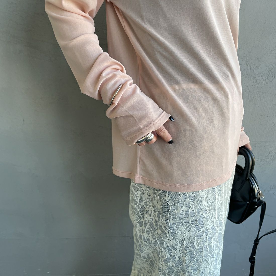 nenom [ネノム] クルーネック シアーカットソー [NE25112034] 41 PINK &&モデル身長：150cm 着用サイズ：F&&