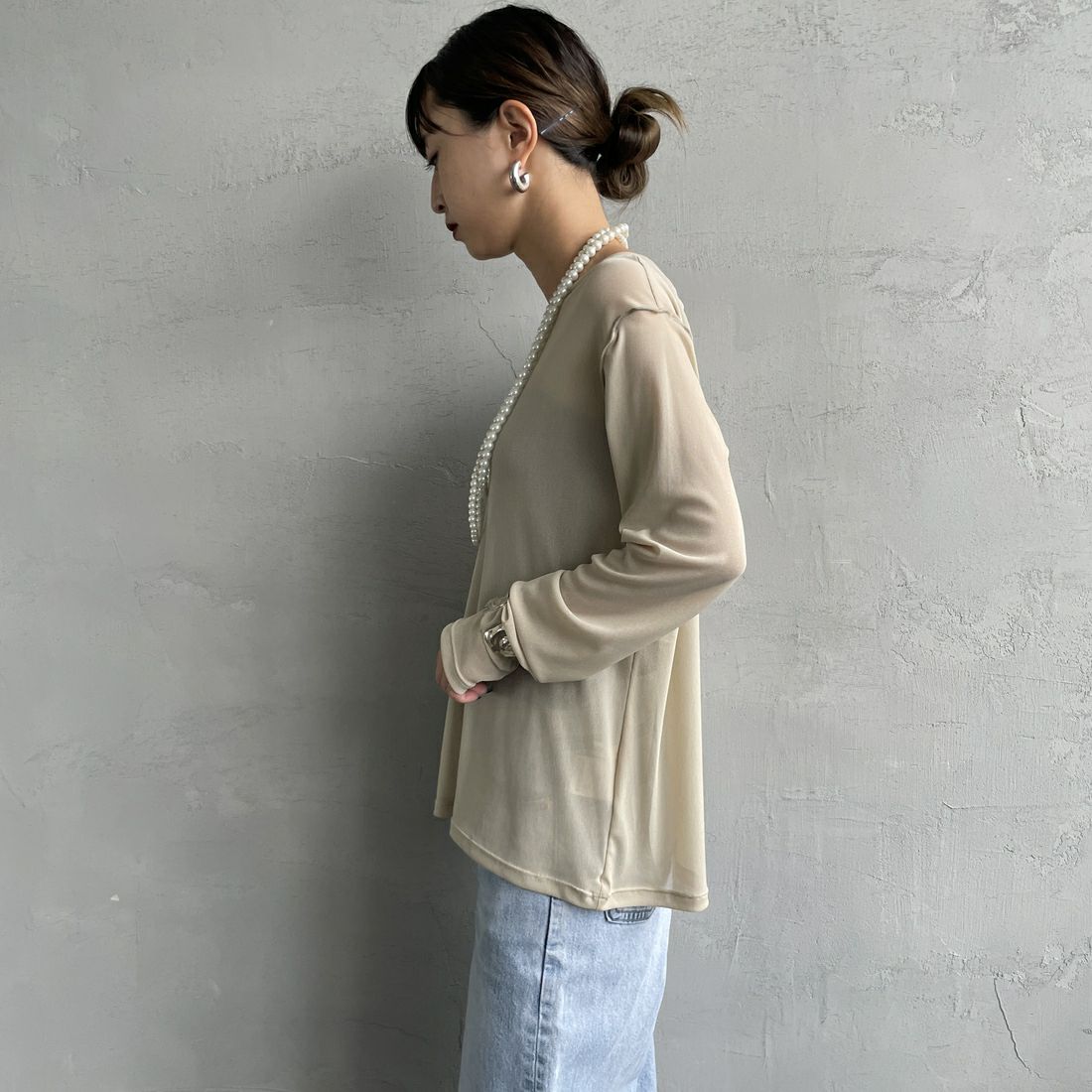nenom [ネノム] クルーネック シアーカットソー [NE25112034] 08 CHARCOA &&モデル身長：160cm 着用サイズ：F&&