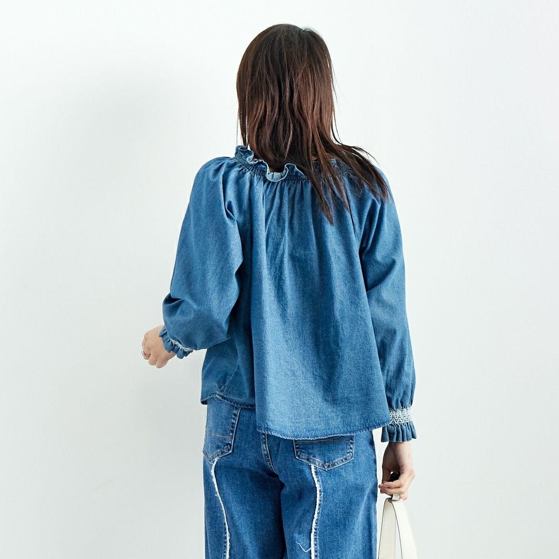 SOMETHING [サムシング] オフショルダー2WAYデニムブラウス [ST240] 93 M.BLUE &&モデル身長：167cm 着用サイズ：M&&