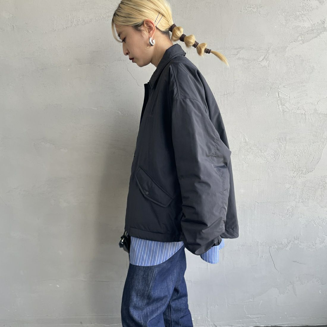 NANGA [ナンガ] ウィメンズ ソフトダウンコーチジャケット [N2501-0J003B] BLK&&モデル身長：150cm 着用サイズ：WM&&