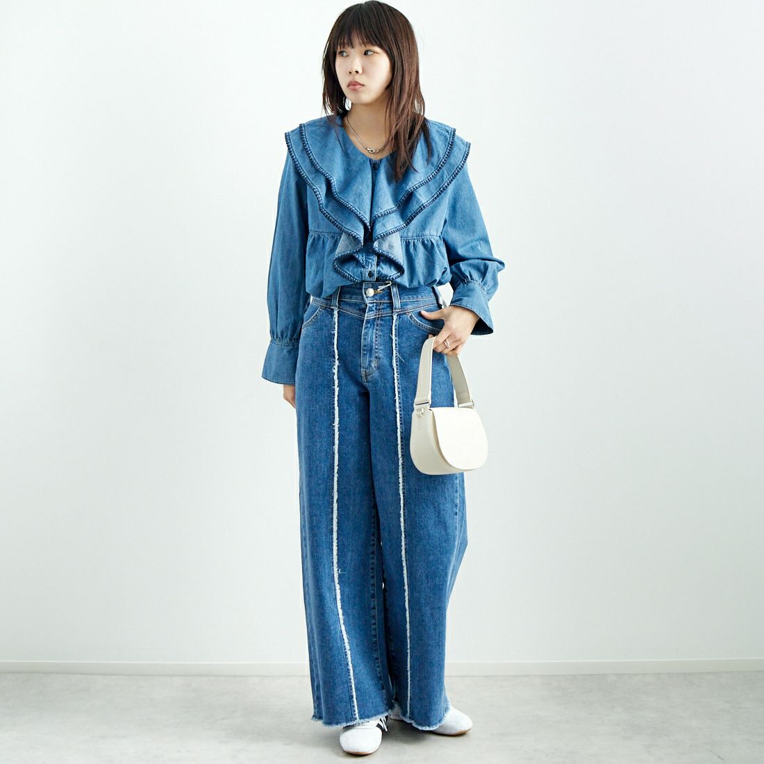 SOMETHING [サムシング] フリルカラーデニムブラウス [ST242] 98 L.BLUE &&モデル身長：167cm 着用サイズ：M&&
