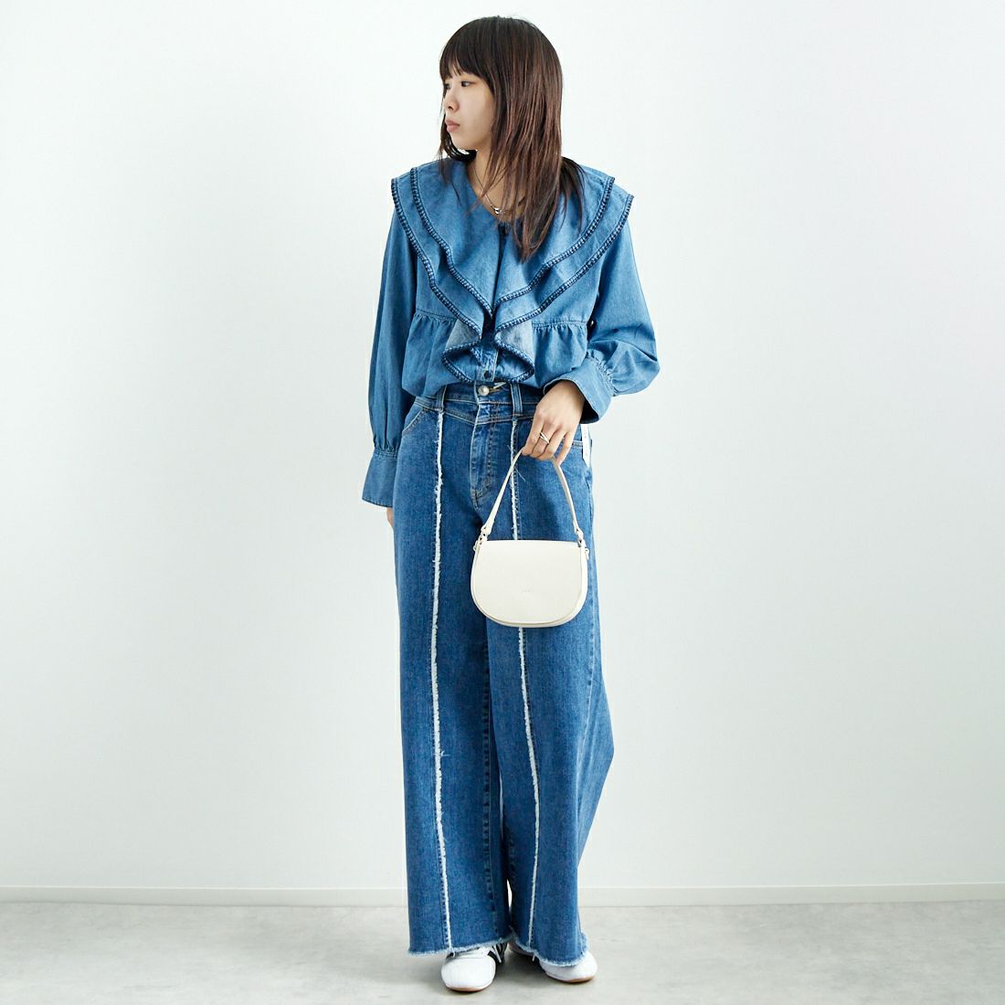 SOMETHING [サムシング] フリルカラーデニムブラウス [ST242] 98 L.BLUE &&モデル身長：167cm 着用サイズ：M&&