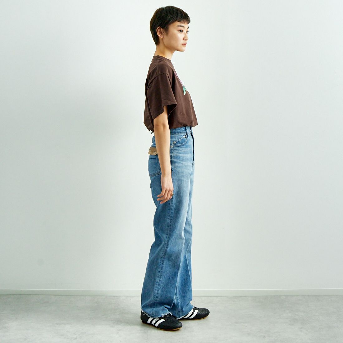 THE SHINZONE [ザ シンゾーン] フィクションTシャツ [25SMSCU12] 48 BROWN &&モデル身長：160cm 着用サイズ：F0&&