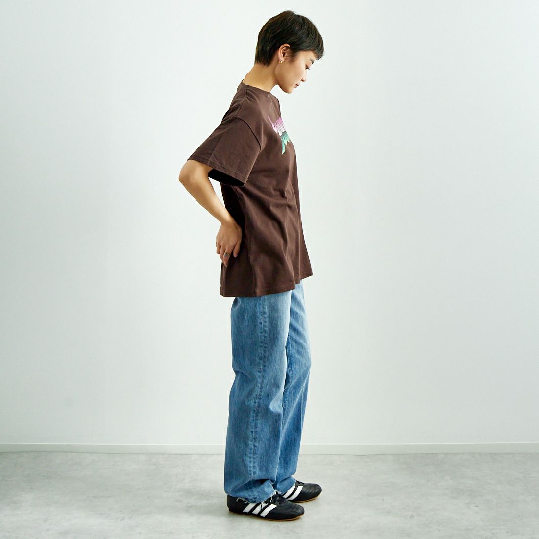 THE SHINZONE [ザ シンゾーン] フィクションTシャツ [25SMSCU12] 48 BROWN &&モデル身長：160cm 着用サイズ：F0&&
