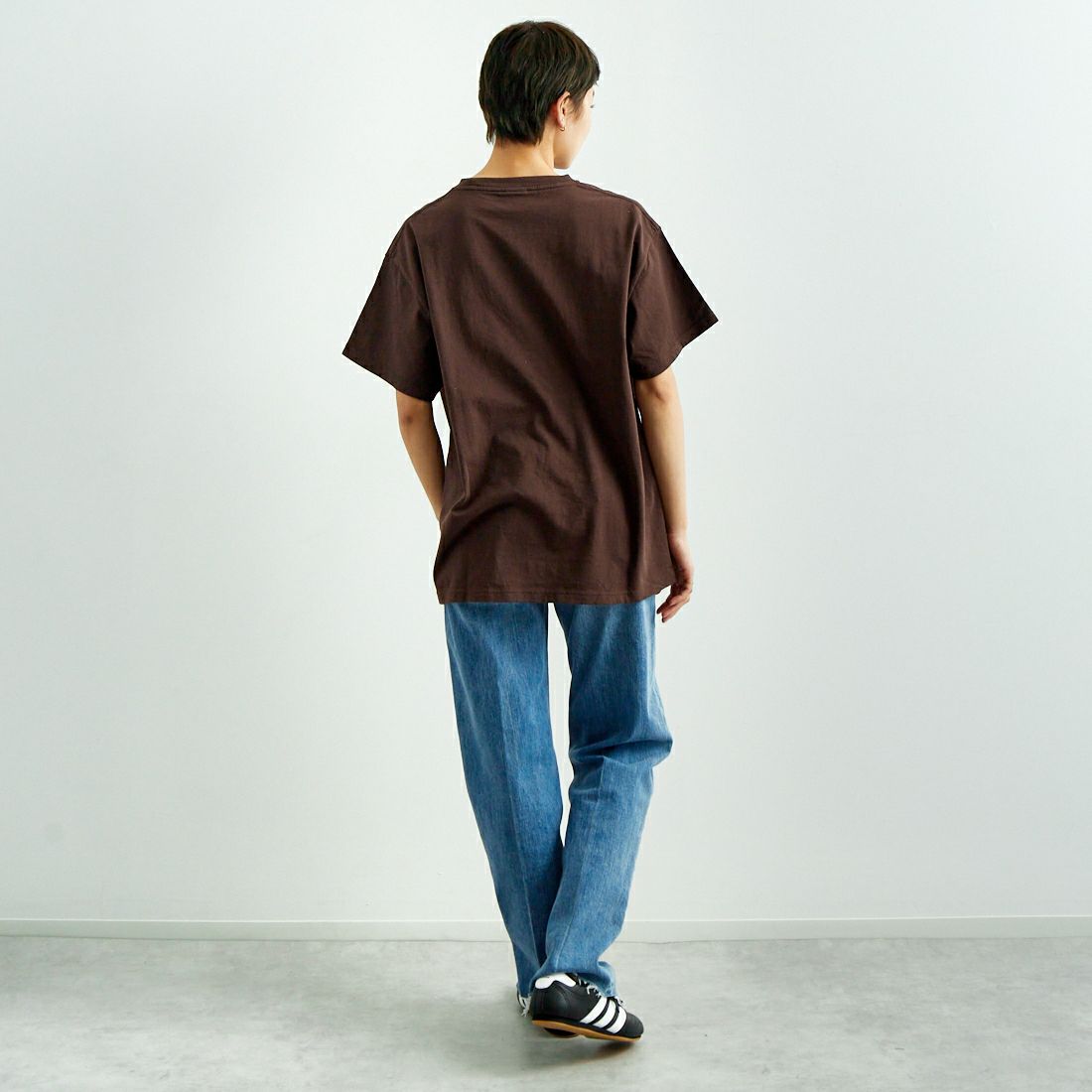 THE SHINZONE [ザ シンゾーン] フィクションTシャツ [25SMSCU12] 48 BROWN &&モデル身長：160cm 着用サイズ：F0&&