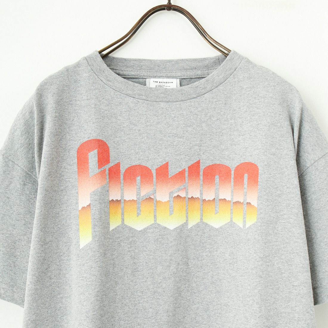 THE SHINZONE [ザ シンゾーン] フィクションTシャツ [25SMSCU12] 06 GRAY