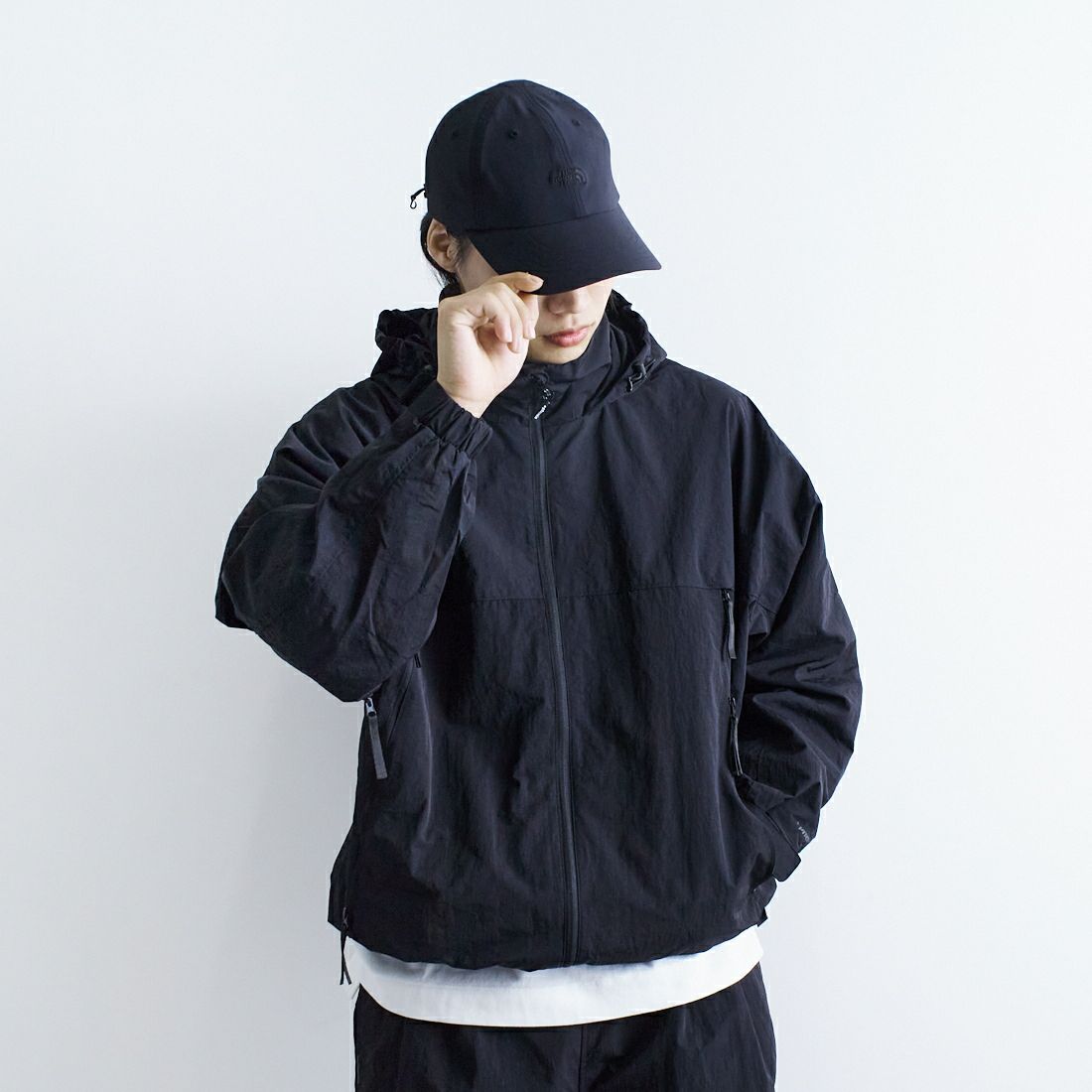 +phenix [プラスフェニックス] 別注 LEVEL7 ライトナイロンジャケット [POO-25023IN-JF] BLACK &&モデル身長：179cm 着用サイズ：L&&