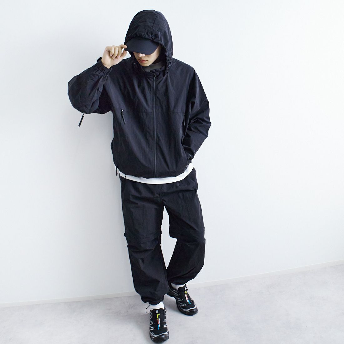 +phenix [プラスフェニックス] 別注 LEVEL7 ライトナイロンジャケット [POO-25023IN-JF] BLACK &&モデル身長：179cm 着用サイズ：L&&