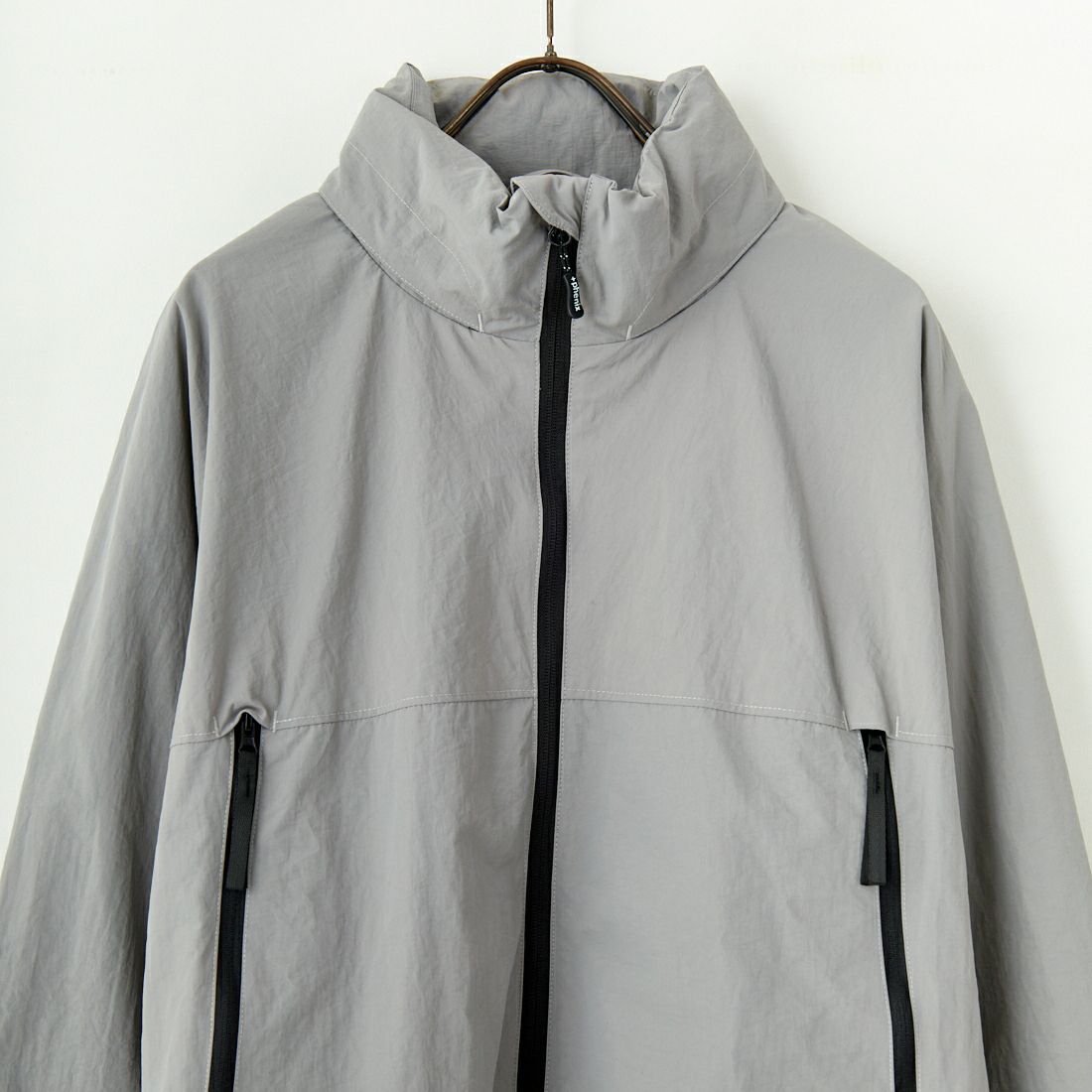 +phenix [プラスフェニックス] 別注 LEVEL7 ライトナイロンジャケット [POO-25023IN-JF] GRAY