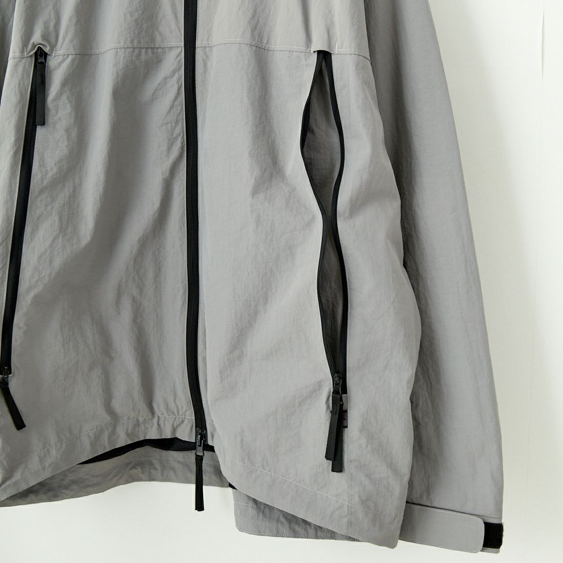 +phenix [プラスフェニックス] 別注 LEVEL7 ライトナイロンジャケット [POO-25023IN-JF] GRAY