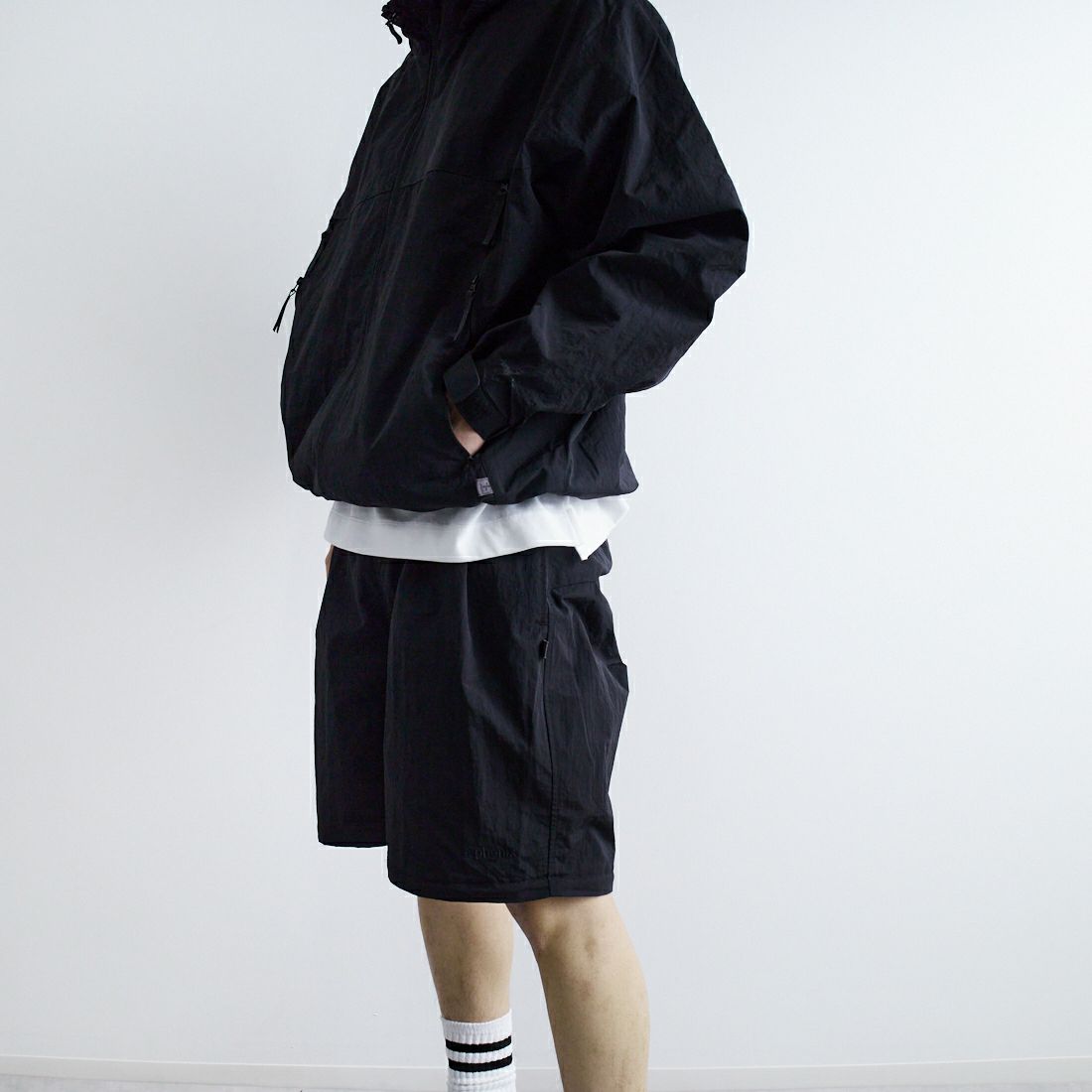 +phenix [プラスフェニックス] 別注 2WAY ナイロンタッサーコンバーチブルパンツ [POB-25007IN-JF] BLACK &&モデル身長：179cm 着用サイズ：L&&