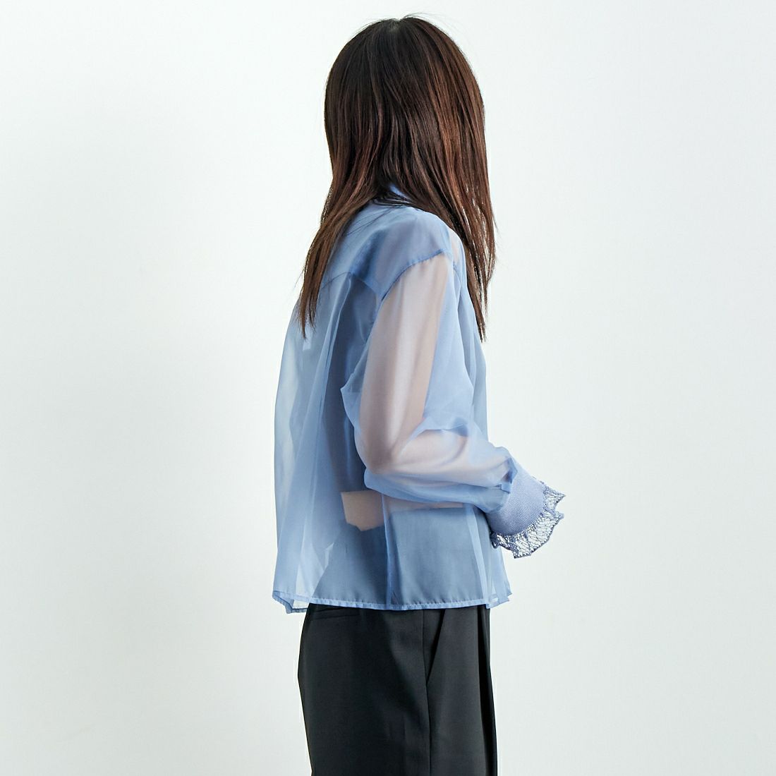 Munich [ミューニック] オーガンジー×レースリブカフシャツ [MN251T04] 013 BL.GRY &&モデル身長：167cm 着用サイズ：ONE SIZE&&