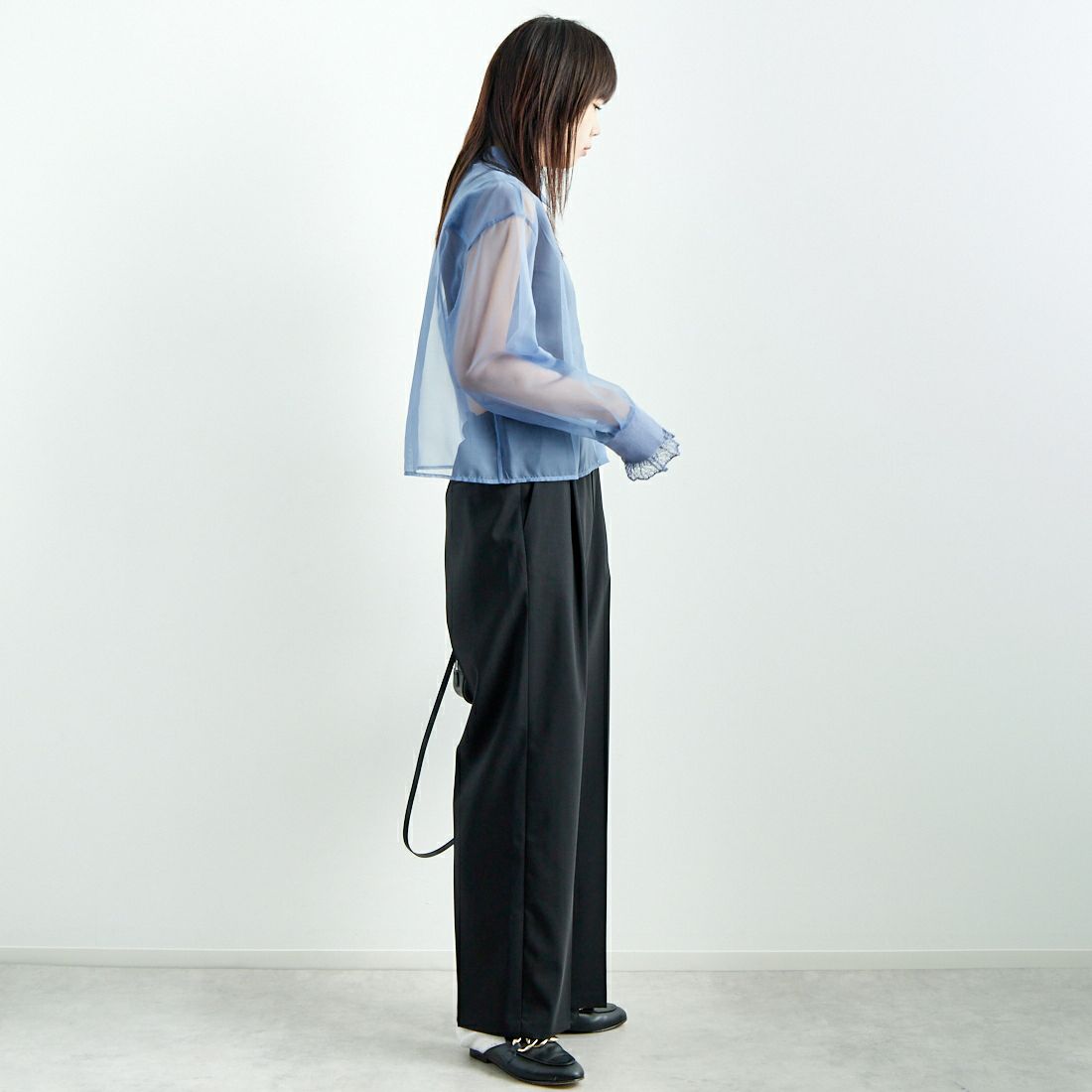 Munich [ミューニック] オーガンジー×レースリブカフシャツ [MN251T04] 013 BL.GRY &&モデル身長：167cm 着用サイズ：ONE SIZE&&