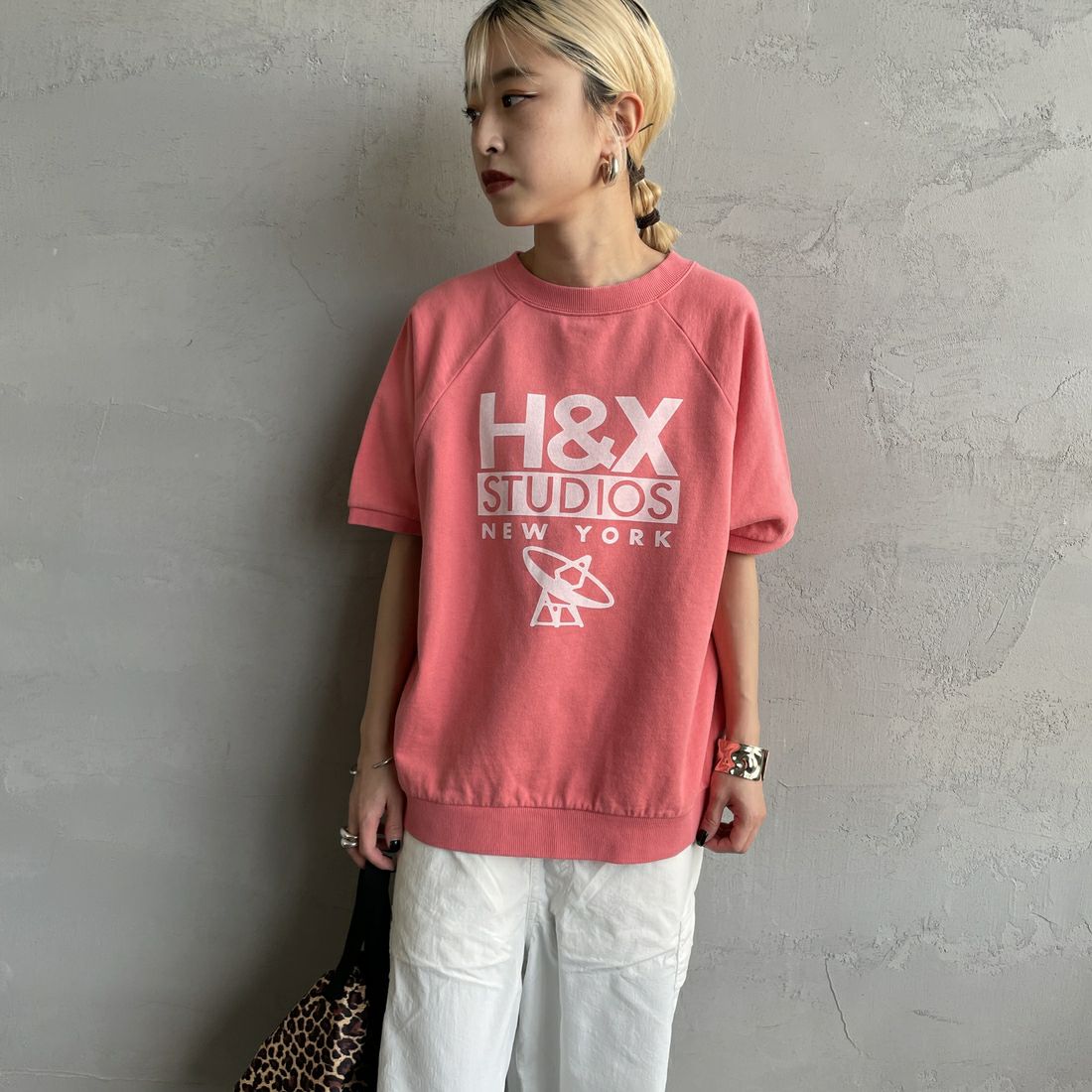 HANDTEX [ハンドテックス] 別注 ロゴプリント ラグランスリーブスウェット [HT7-CST-IN5-JF] ﾋﾟﾝｸ &&モデル身長：150cm 着用サイズ：F&&