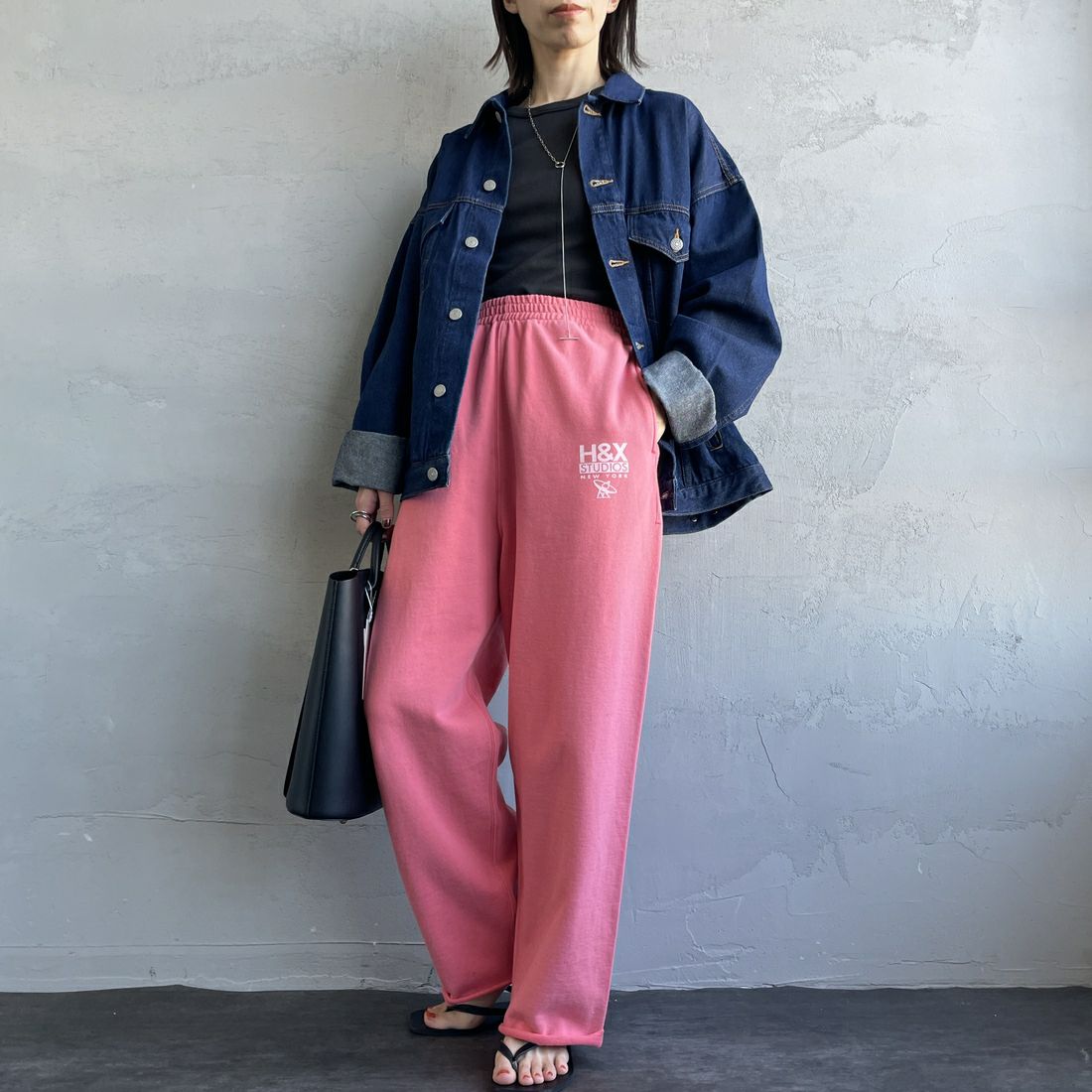 HANDTEX [ハンドテックス] 別注 ワンポイントロゴ ワイドストレートスウェットパンツ [HT1-PT-IN5-JF] ﾋﾟﾝｸ &&モデル身長：158cm 着用サイズ：F&&