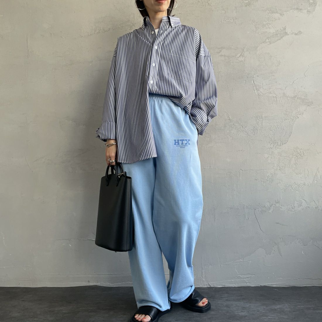 HANDTEX [ハンドテックス] 別注 ワンポイントロゴ ワイドストレートスウェットパンツ [HT1-PT-IN5-JF] ｻｯｸｽ &&モデル身長：158cm 着用サイズ：F&&