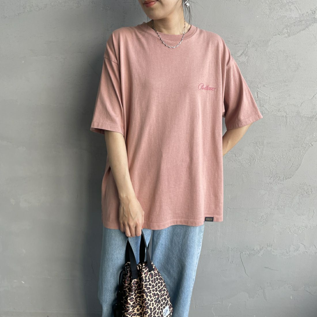 PENDLETON [ペンドルトン] 別注 ピグメント染め ネイティブ柄バックプリントTシャツ [5275-0206-JF] PINK &&モデル身長：160cm 着用サイズ：S&&