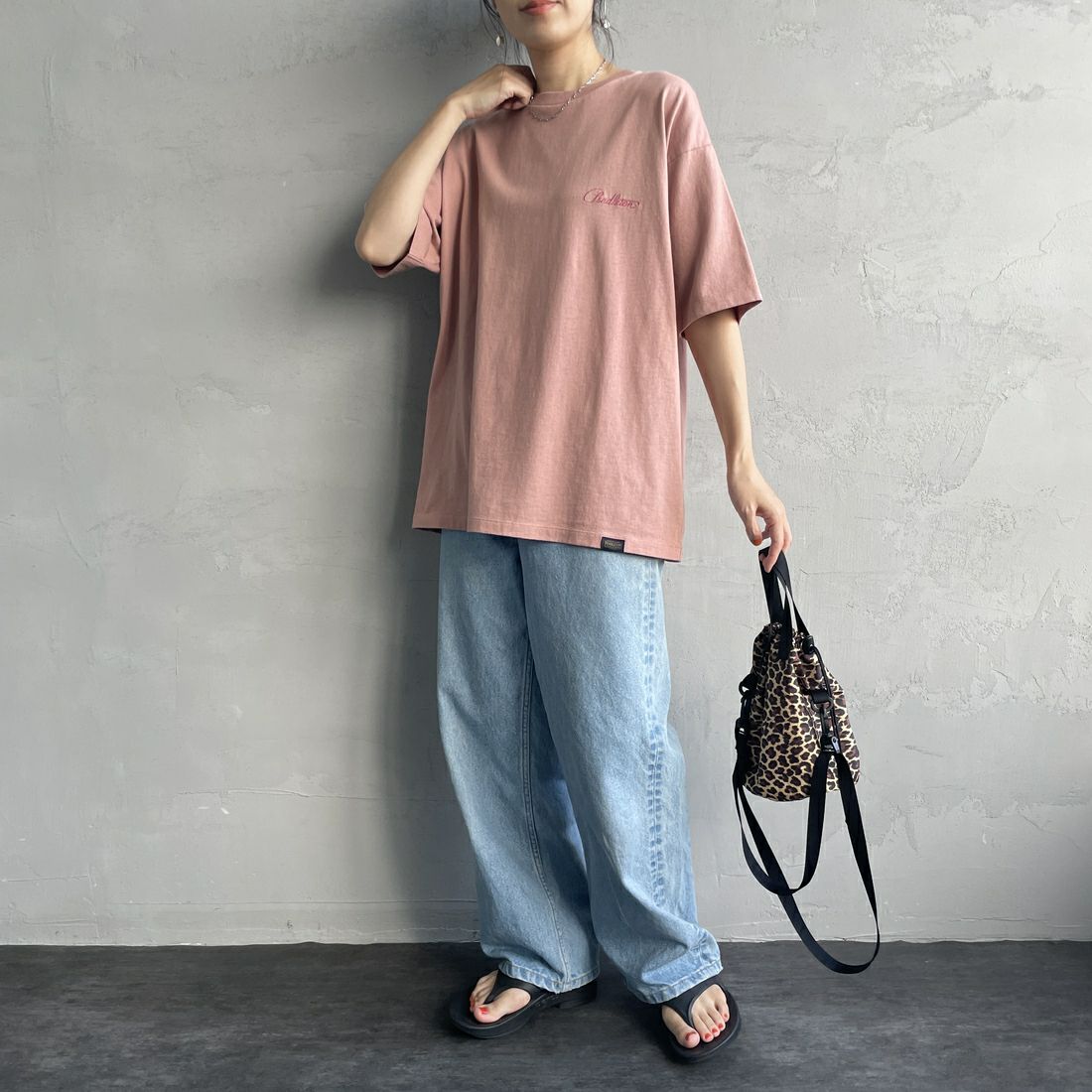 PENDLETON [ペンドルトン] 別注 ピグメント染め ネイティブ柄バックプリントTシャツ [5275-0206-JF] PINK &&モデル身長：160cm 着用サイズ：S&&