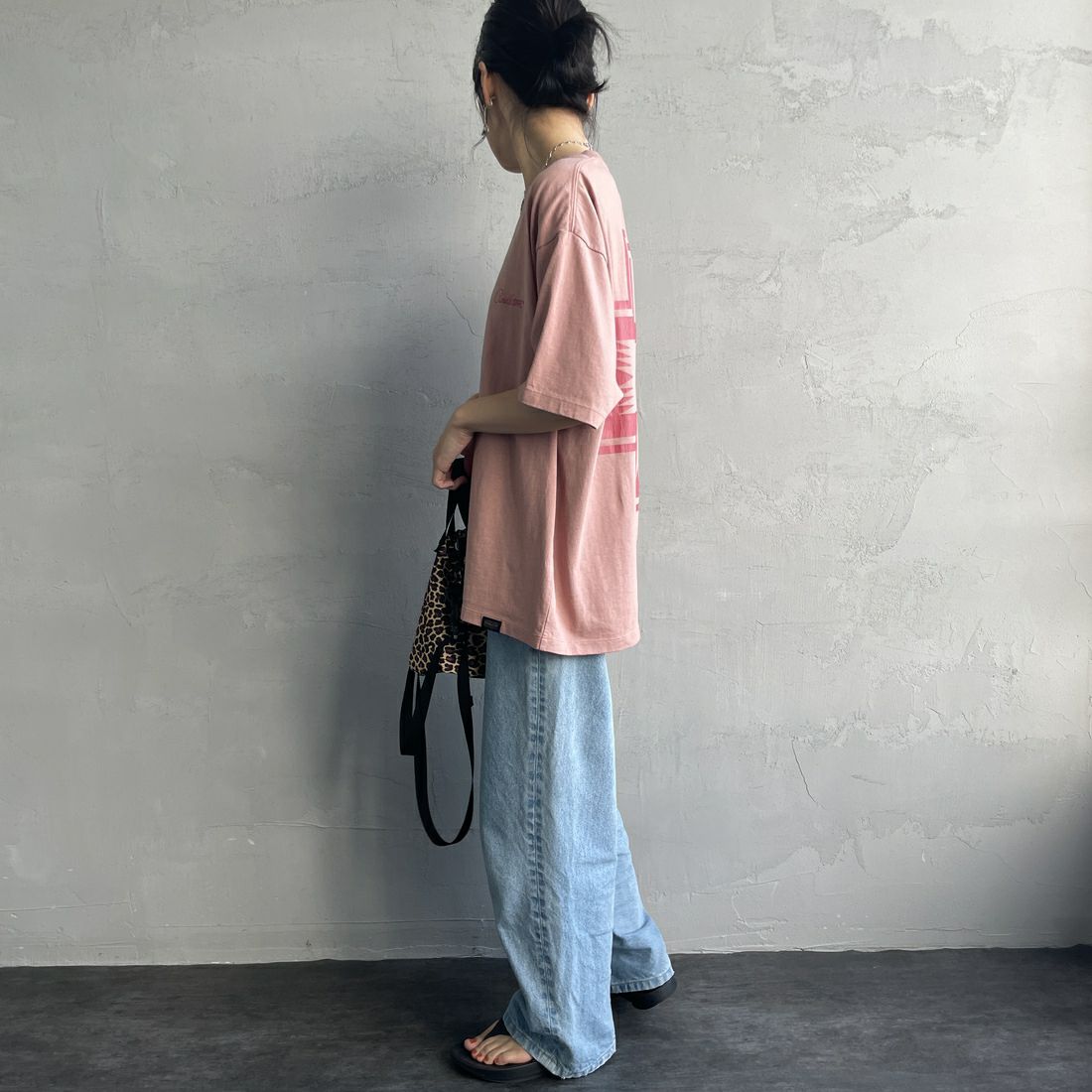 PENDLETON [ペンドルトン] 別注 ピグメント染め ネイティブ柄バックプリントTシャツ [5275-0206-JF] PINK &&モデル身長：160cm 着用サイズ：S&&