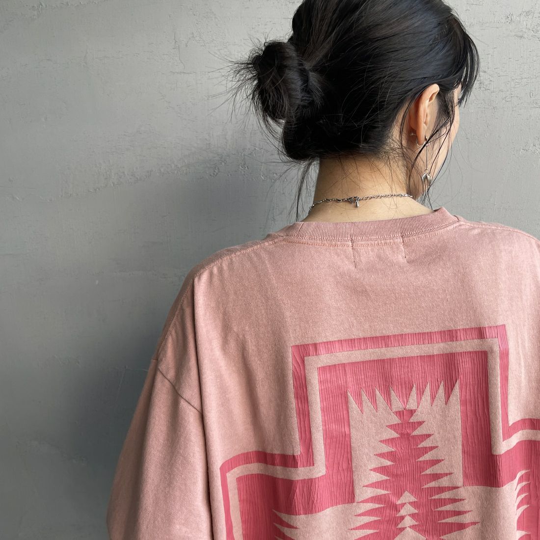 PENDLETON [ペンドルトン] 別注 ピグメント染め ネイティブ柄バックプリントTシャツ [5275-0206-JF] PINK