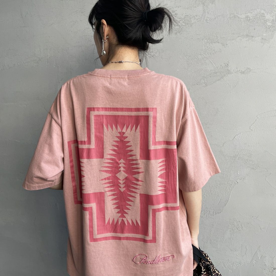 PENDLETON [ペンドルトン] 別注 ピグメント染め ネイティブ柄バックプリントTシャツ [5275-0206-JF] PINK
