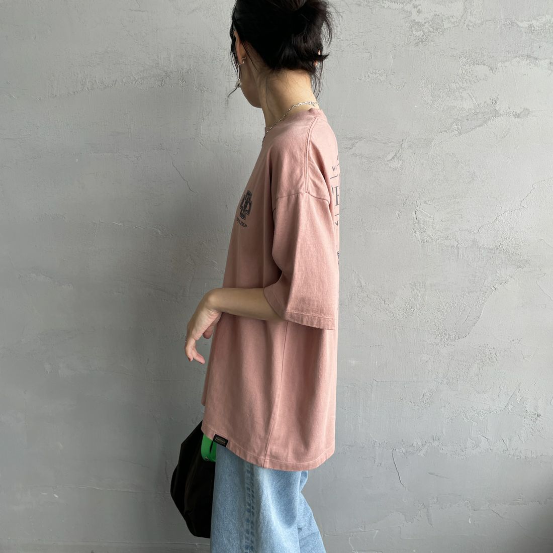 PENDLETON [ペンドルトン] 別注 ピグメント染め ヒストリーロゴバックプリントTシャツ [5275-0207-JF] PINK &&モデル身長：160cm 着用サイズ：S&&