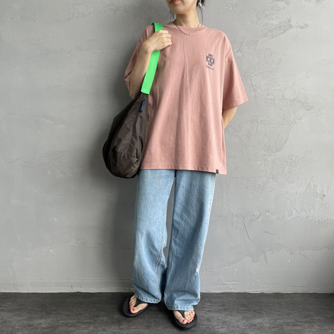 PENDLETON [ペンドルトン] 別注 ピグメント染め ヒストリーロゴバックプリントTシャツ [5275-0207-JF] PINK &&モデル身長：160cm 着用サイズ：S&&