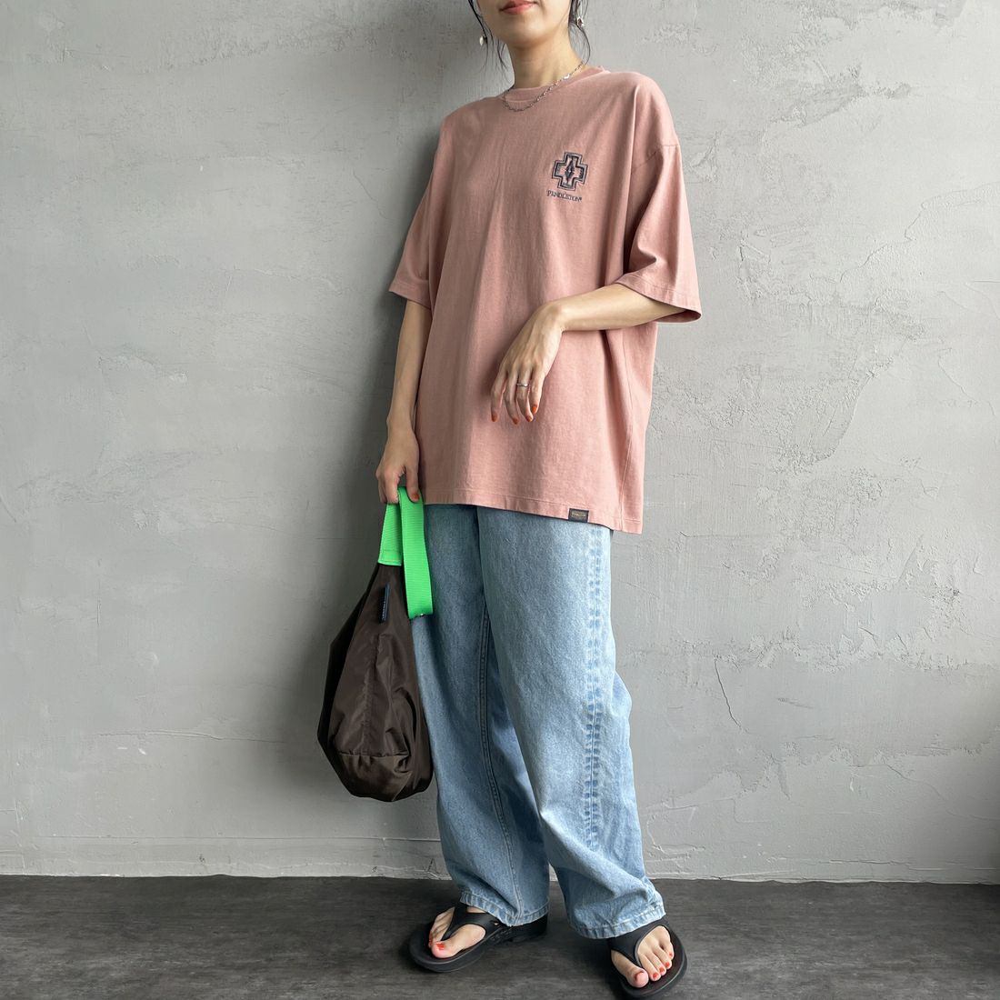 PENDLETON [ペンドルトン] 別注 ピグメント染め ヒストリーロゴバックプリントTシャツ [5275-0207-JF] PINK &&モデル身長：160cm 着用サイズ：S&&