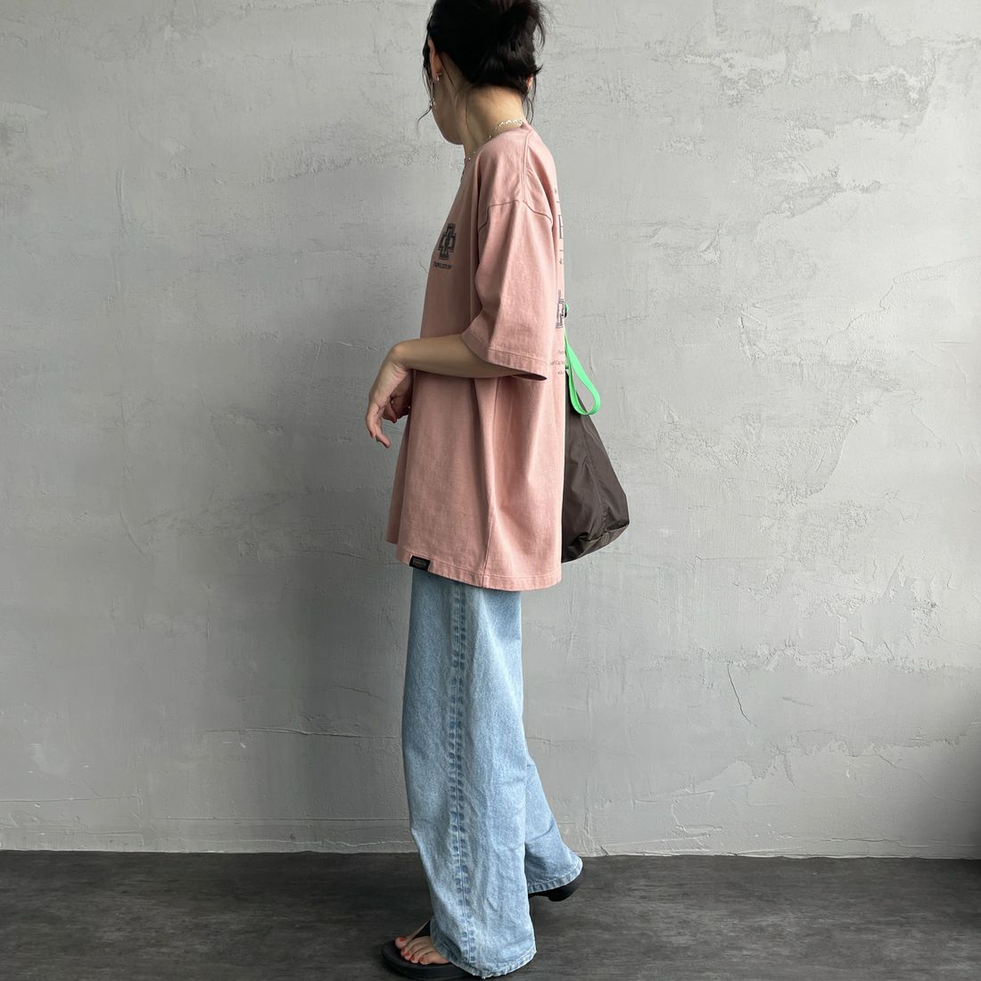 PENDLETON [ペンドルトン] 別注 ピグメント染め ヒストリーロゴバックプリントTシャツ [5275-0207-JF] PINK &&モデル身長：160cm 着用サイズ：S&&