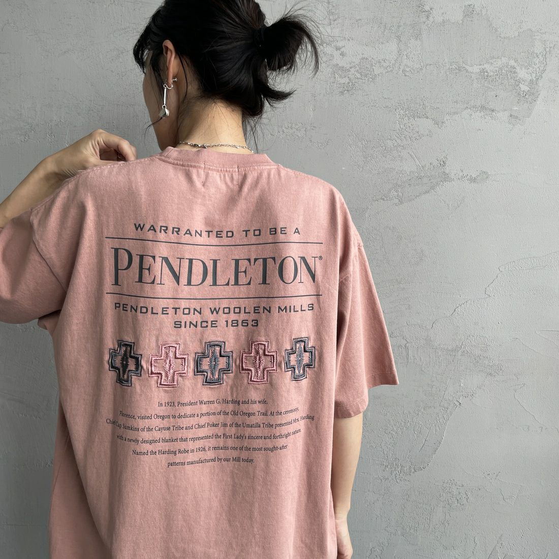 PENDLETON [ペンドルトン] 別注 ピグメント染め ヒストリーロゴバックプリントTシャツ [5275-0207-JF] PINK