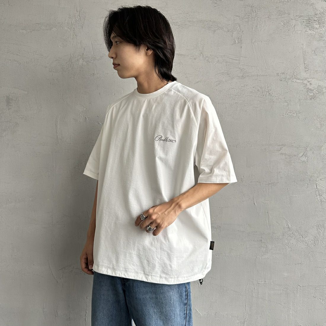 PENDLETON [ペンドルトン] 別注 ドローコード付き ネイティブ柄バックプリントTシャツ [5275-0204-JF] WHITE &&モデル身長：179cm 着用サイズ：XL&&