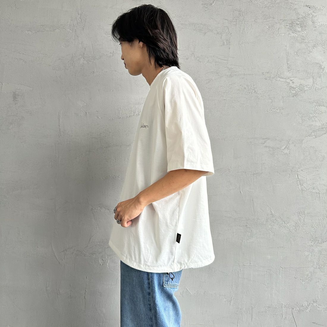 PENDLETON [ペンドルトン] 別注 ドローコード付き ネイティブ柄バックプリントTシャツ [5275-0204-JF] WHITE &&モデル身長：179cm 着用サイズ：XL&&
