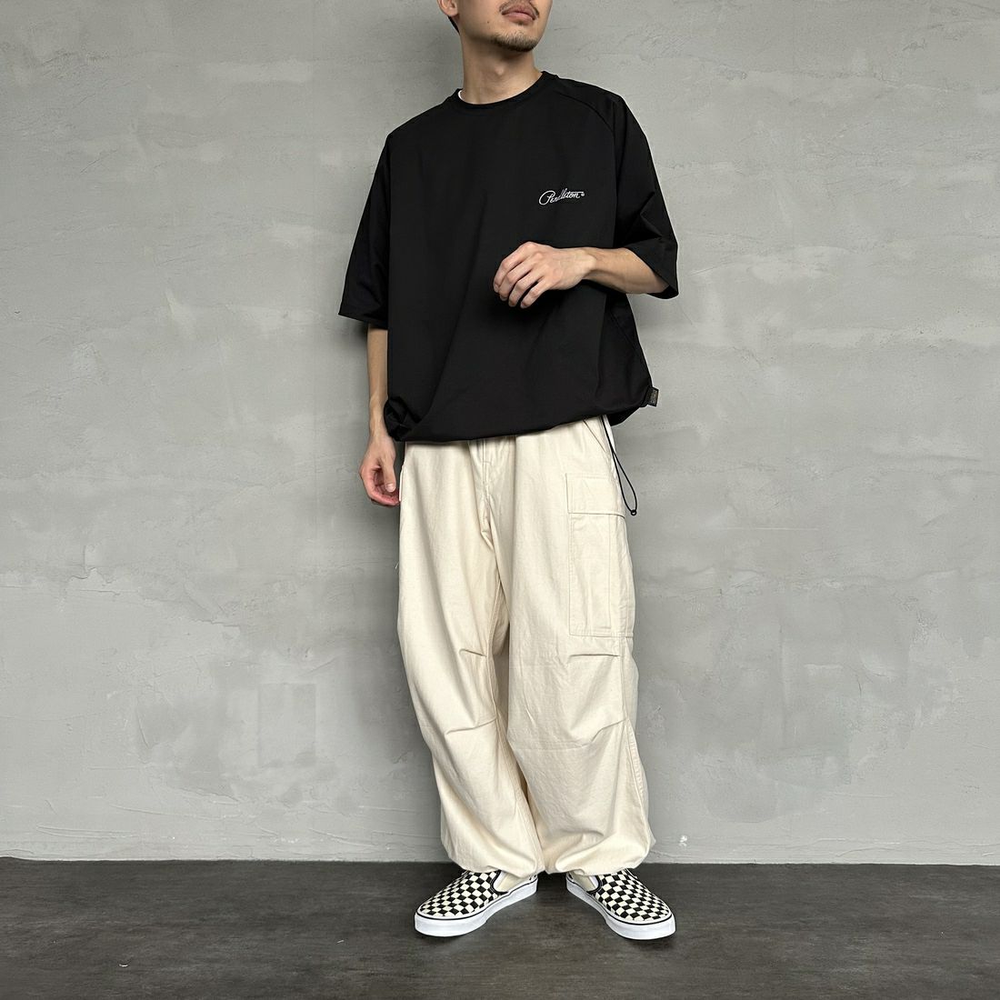 PENDLETON [ペンドルトン] 別注 ドローコード付き ネイティブ柄バックプリントTシャツ [5275-0204-JF] BLACK &&モデル身長：168cm 着用サイズ：L&&