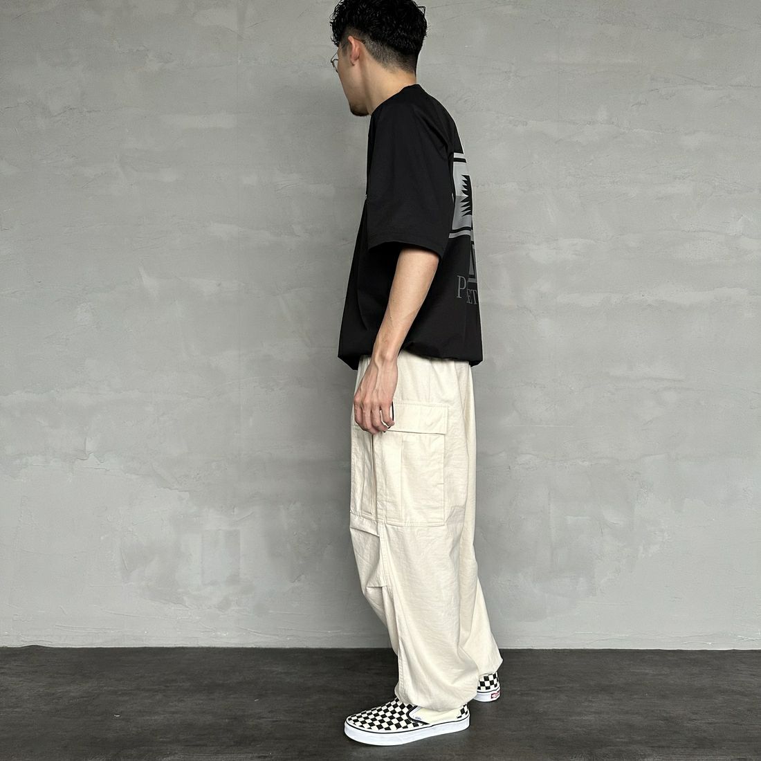 PENDLETON [ペンドルトン] 別注 ドローコード付き ネイティブ柄バックプリントTシャツ [5275-0204-JF] BLACK &&モデル身長：168cm 着用サイズ：L&&