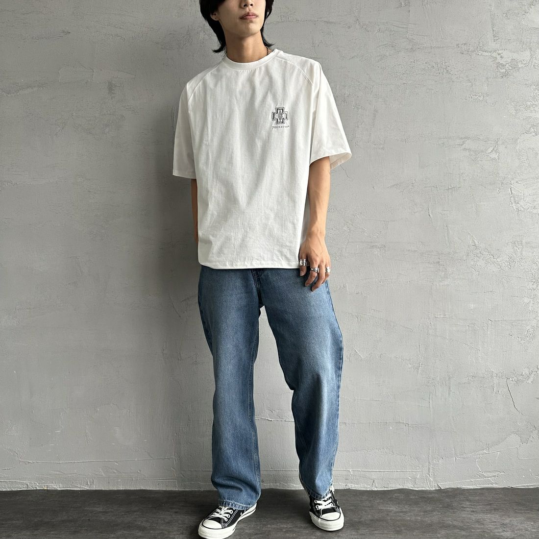 PENDLETON [ペンドルトン] 別注 ドローコード付き ネイティブ柄ワンポイントロゴ刺繍Tシャツ [5275-0205-JF] WHITE &&モデル身長：179cm 着用サイズ：L&&