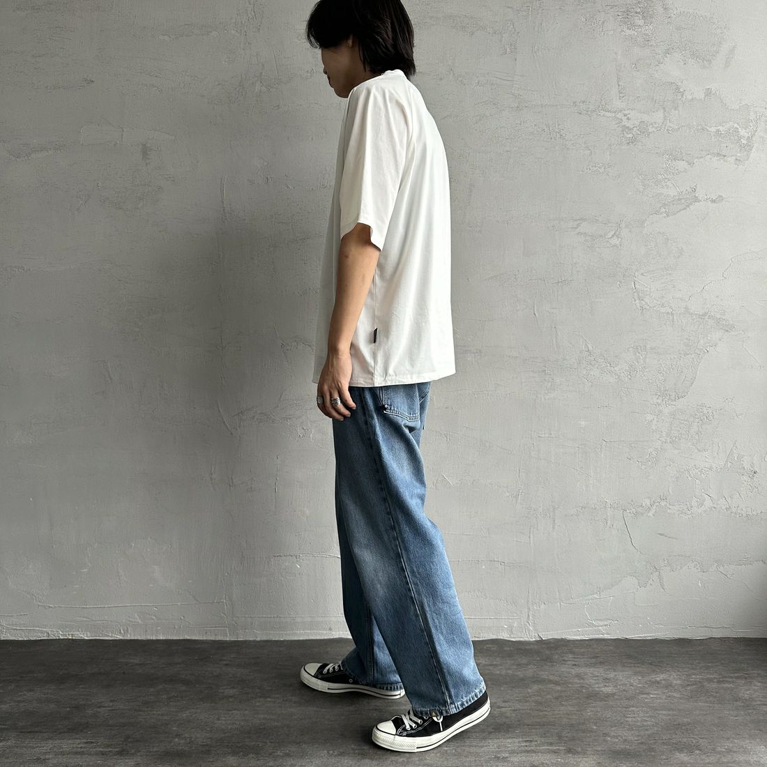 PENDLETON [ペンドルトン] 別注 ドローコード付き ネイティブ柄ワンポイントロゴ刺繍Tシャツ [5275-0205-JF] WHITE &&モデル身長：179cm 着用サイズ：L&&