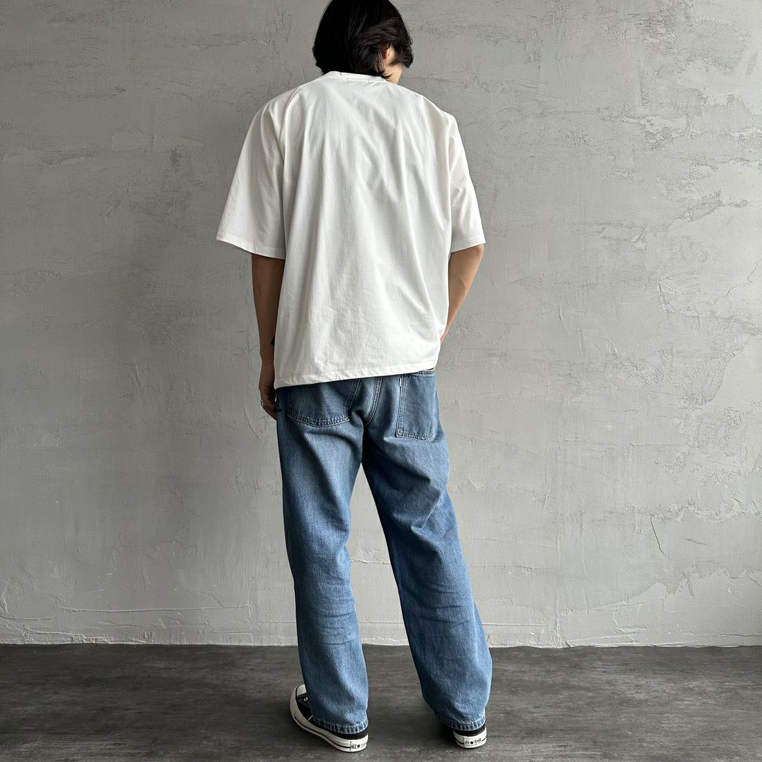 PENDLETON [ペンドルトン] 別注 ドローコード付き ネイティブ柄ワンポイントロゴ刺繍Tシャツ [5275-0205-JF] WHITE &&モデル身長：179cm 着用サイズ：L&&