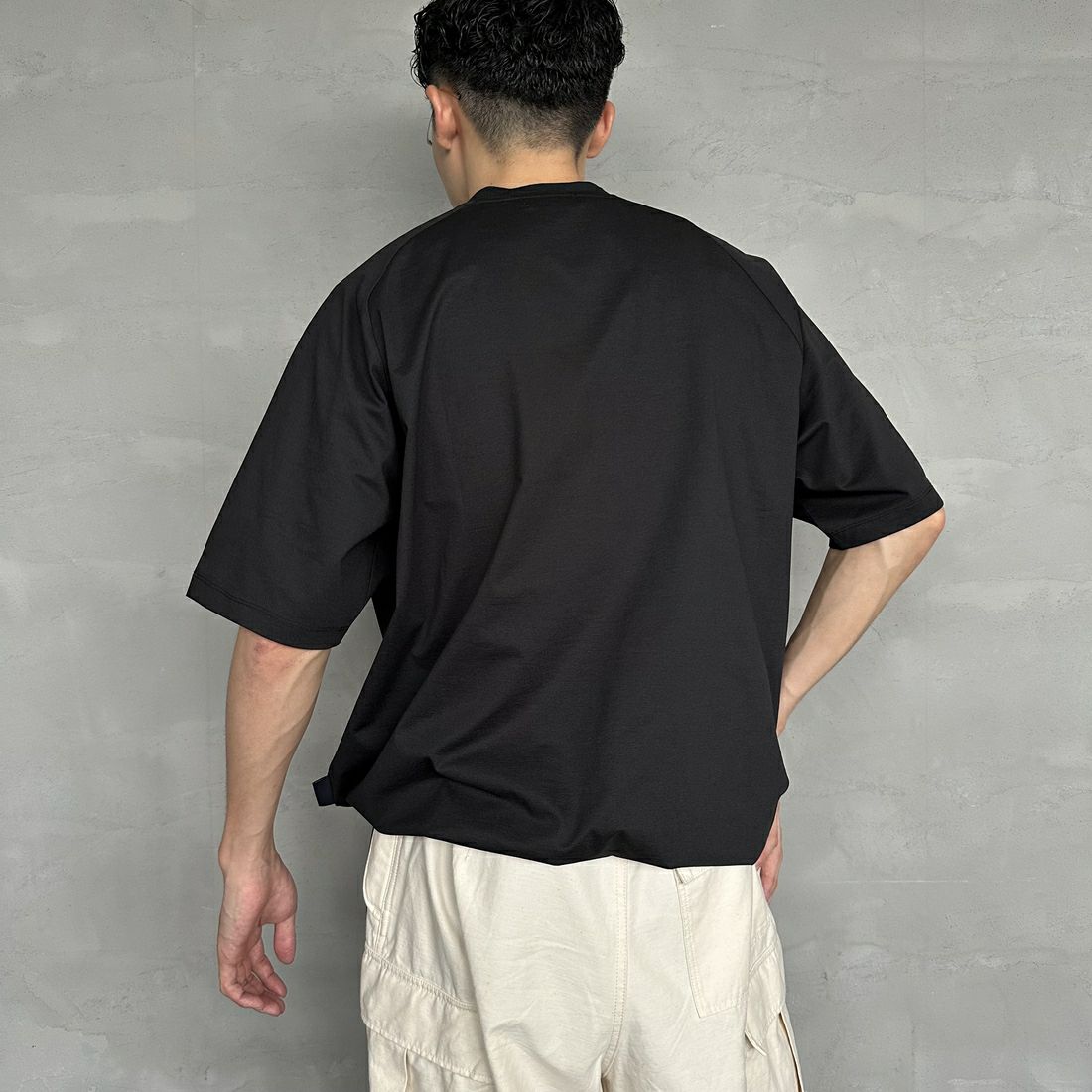 PENDLETON [ペンドルトン] 別注 ドローコード付き ネイティブ柄ワンポイントロゴ刺繍Tシャツ [5275-0205-JF] BLACK &&モデル身長：168cm 着用サイズ：M&&