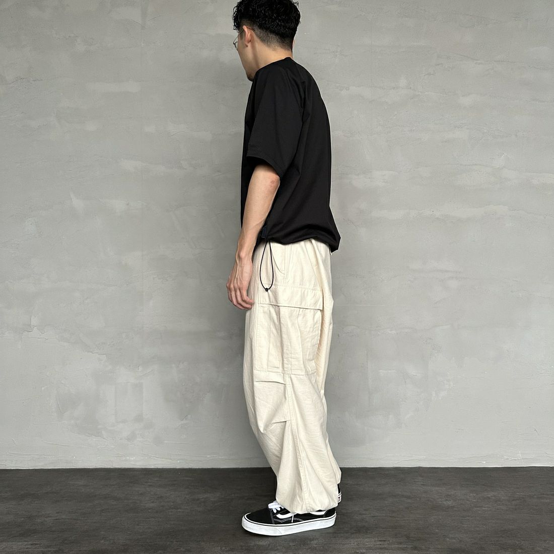 PENDLETON [ペンドルトン] 別注 ドローコード付き ネイティブ柄ワンポイントロゴ刺繍Tシャツ [5275-0205-JF] BLACK &&モデル身長：168cm 着用サイズ：M&&