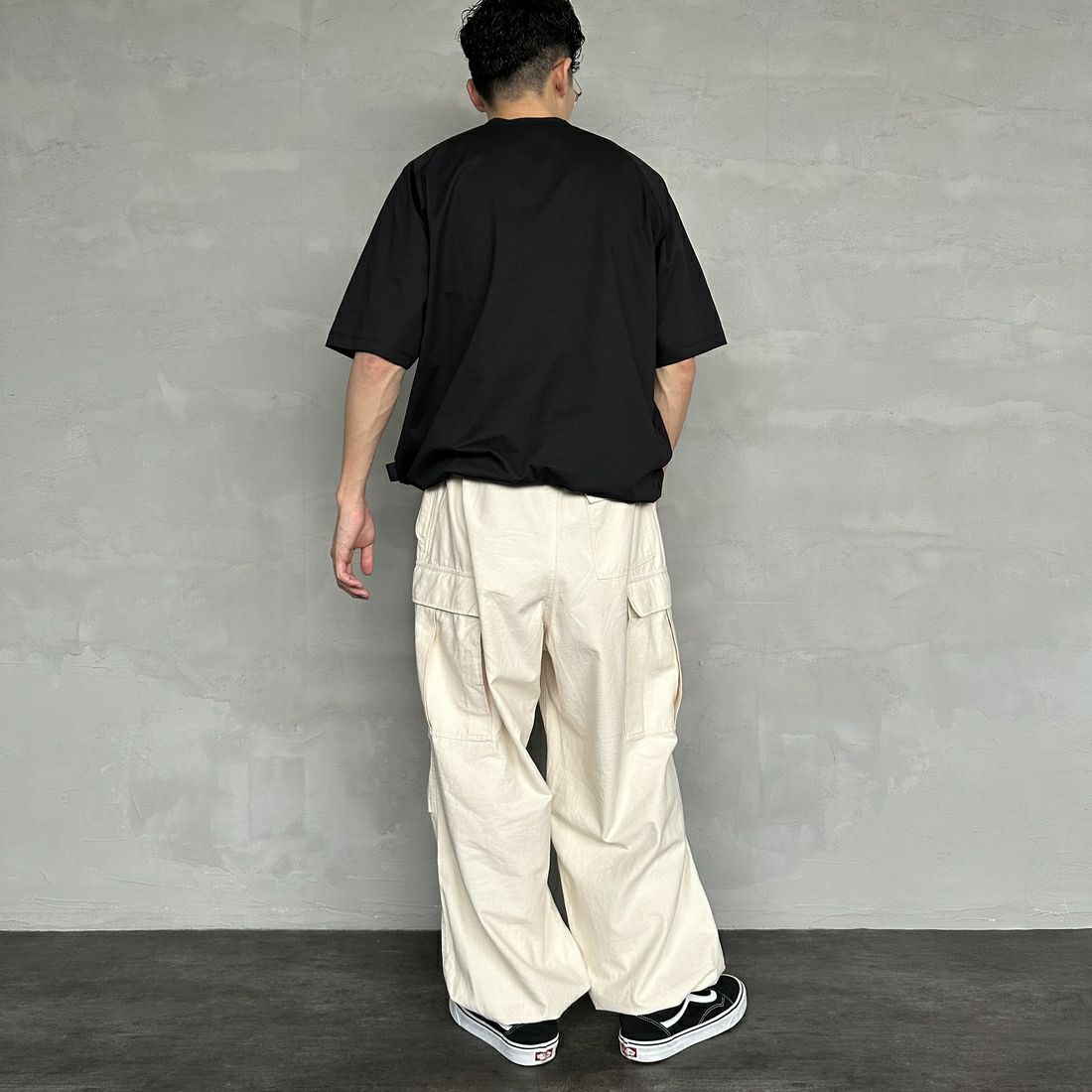 PENDLETON [ペンドルトン] 別注 ドローコード付き ネイティブ柄ワンポイントロゴ刺繍Tシャツ [5275-0205-JF] BLACK &&モデル身長：168cm 着用サイズ：M&&