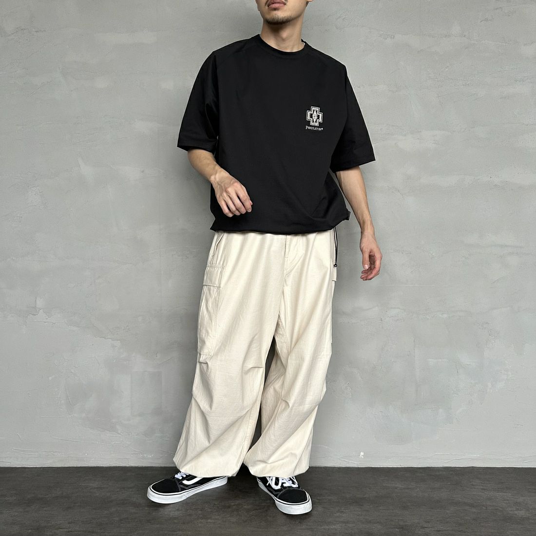 PENDLETON [ペンドルトン] 別注 ドローコード付き ネイティブ柄ワンポイントロゴ刺繍Tシャツ [5275-0205-JF] BLACK &&モデル身長：168cm 着用サイズ：M&&