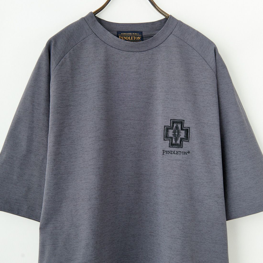 PENDLETON [ペンドルトン] 別注 ドローコード付き ネイティブ柄ワンポイントロゴ刺繍Tシャツ [5275-0205-JF] CHARCOAL