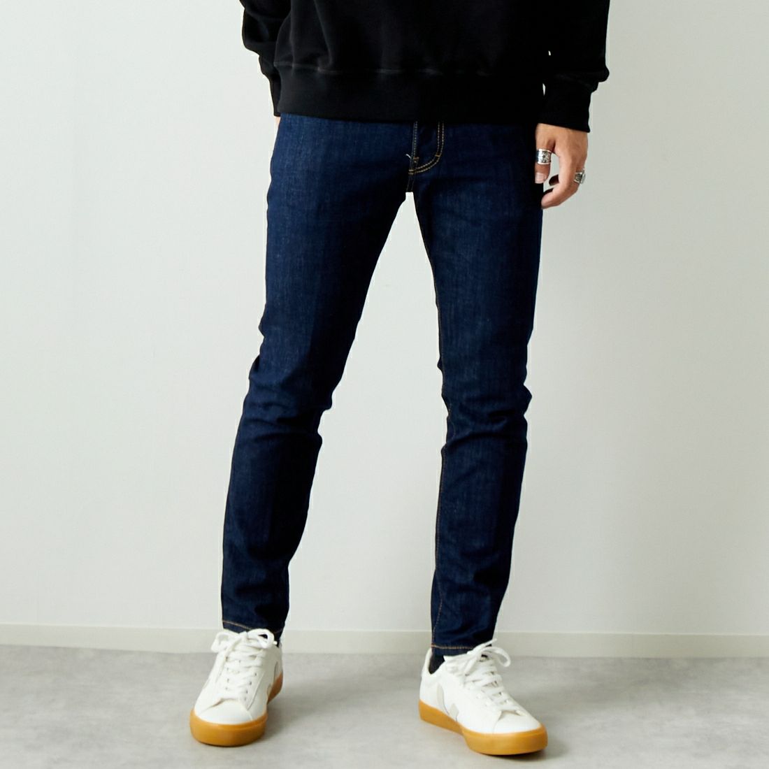 Dsquared2 [ディースクエアード] スケータージーンズ [74LB1425-30664] 470 NAVY B &&モデル身長：179cm 着用サイズ：46&&