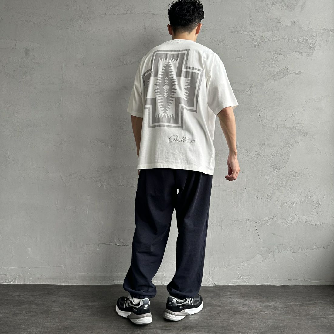 PENDLETON [ペンドルトン] 別注 ピグメント染め ネイティブ柄バックプリントTシャツ [5275-0206-JF] WHITE &&モデル身長：168cm 着用サイズ：M&&