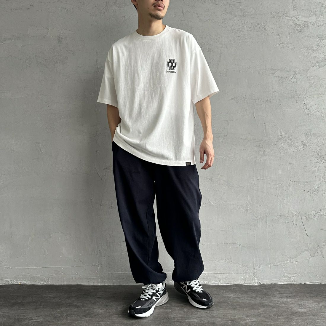 PENDLETON [ペンドルトン] 別注 ピグメント染め ヒストリーロゴバックプリントTシャツ [5275-0207-JF] WHITE &&モデル身長：168cm 着用サイズ：M&&