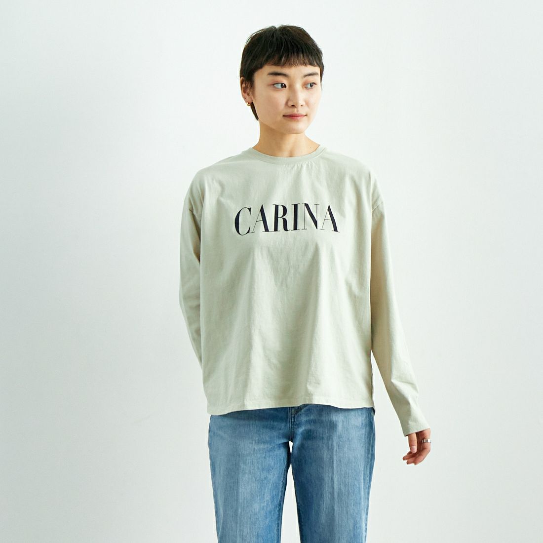 MICA&DEAL [マイカアンドディール] CARINA ロゴロングスリーブTシャツ [0125109001] BEIGE &&モデル身長：160cm 着用サイズ：F&&