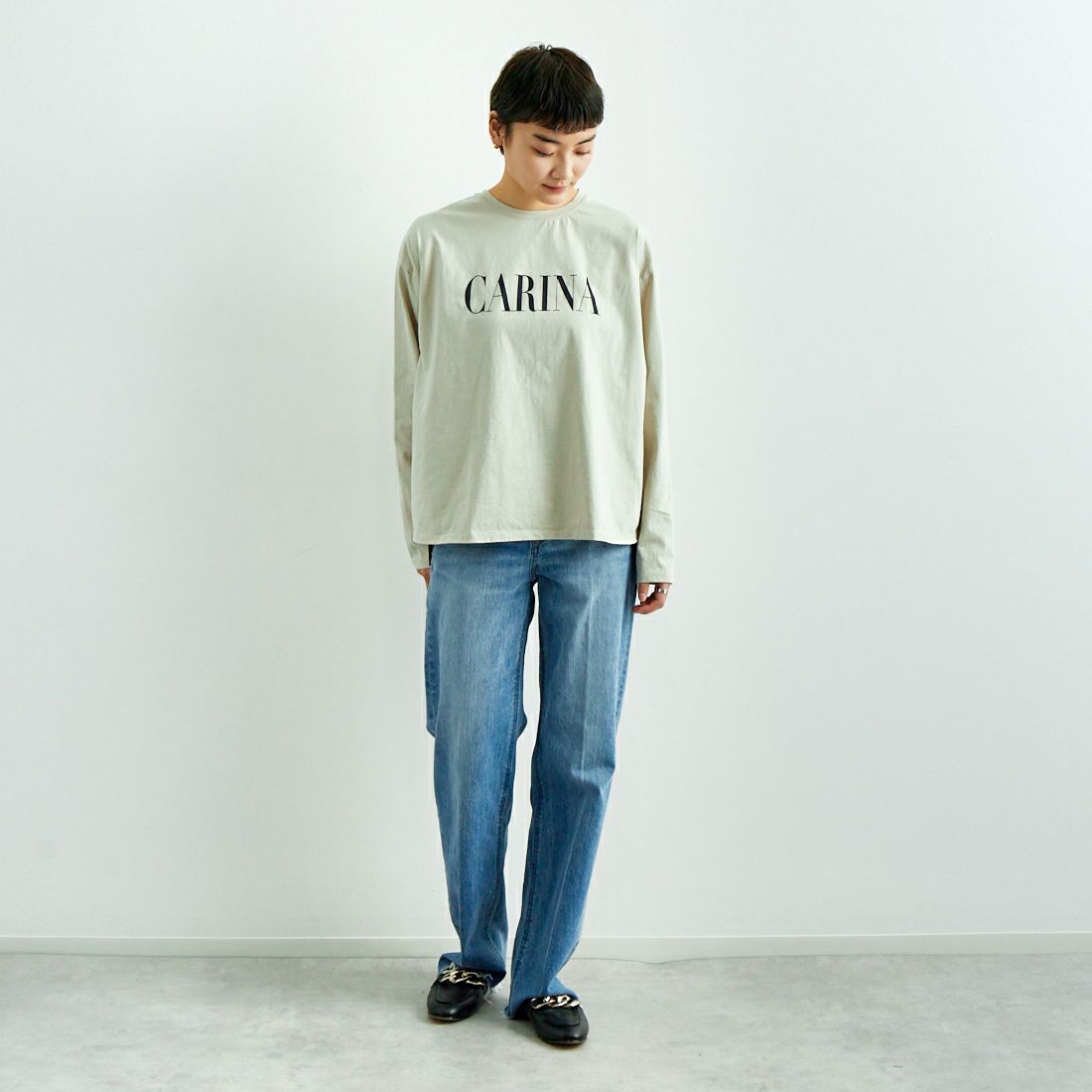 MICA&DEAL [マイカアンドディール] CARINA ロゴロングスリーブTシャツ [0125109001] BEIGE &&モデル身長：160cm 着用サイズ：F&&