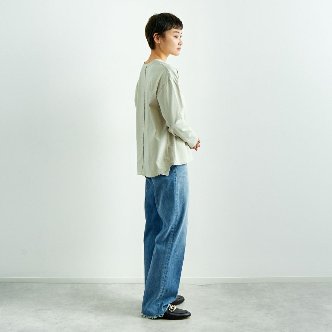 MICA&DEAL [マイカアンドディール] CARINA ロゴロングスリーブTシャツ [0125109001] BEIGE &&モデル身長：160cm 着用サイズ：F&&