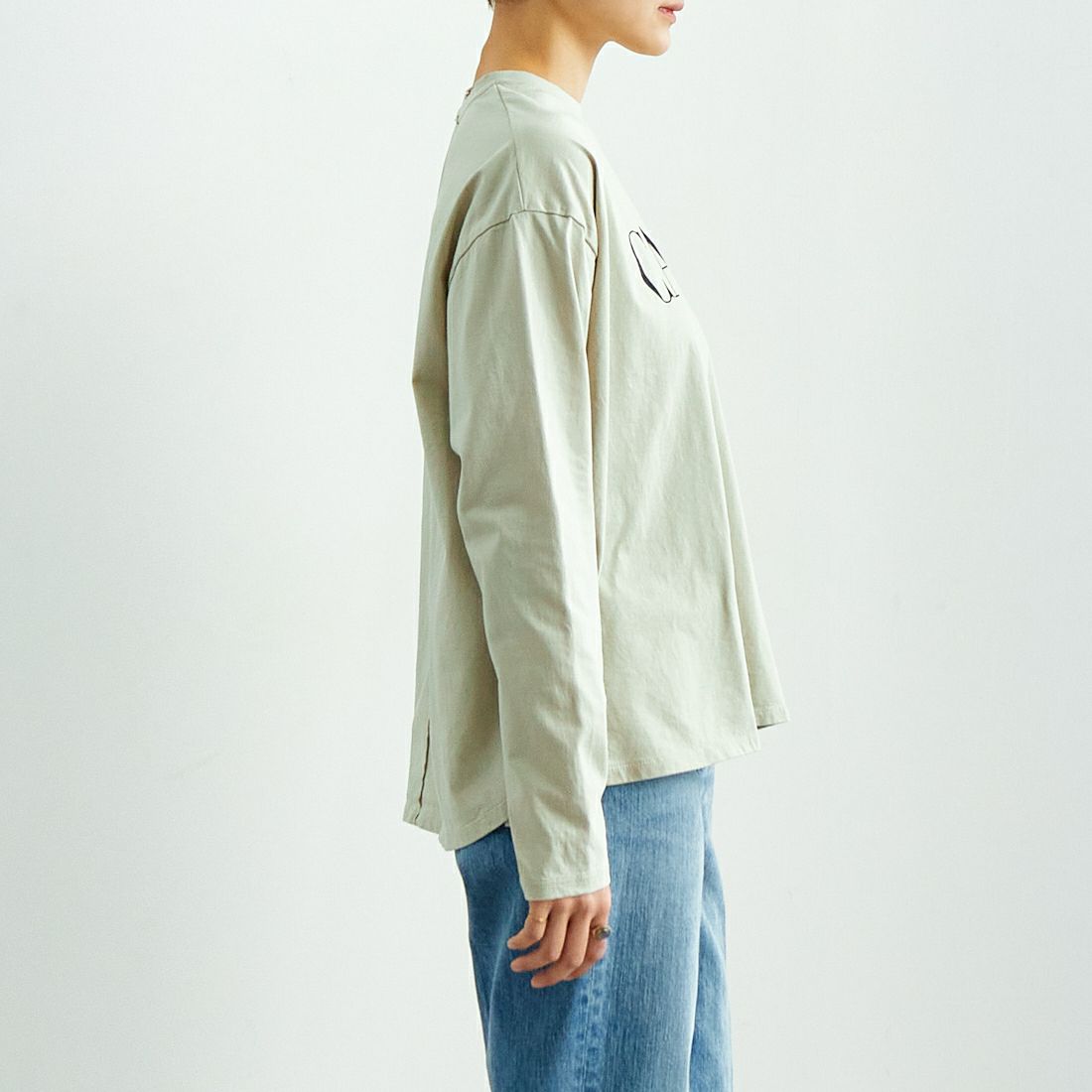 MICA&DEAL [マイカアンドディール] CARINA ロゴロングスリーブTシャツ [0125109001] BEIGE &&モデル身長：160cm 着用サイズ：F&&