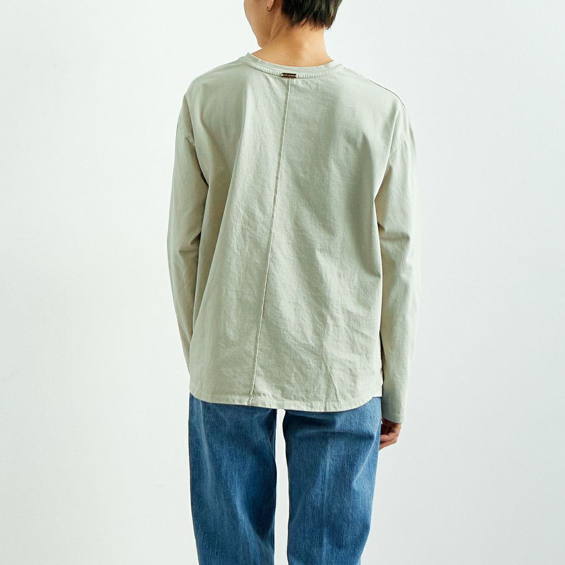 MICA&DEAL [マイカアンドディール] CARINA ロゴロングスリーブTシャツ [0125109001] BEIGE &&モデル身長：160cm 着用サイズ：F&&